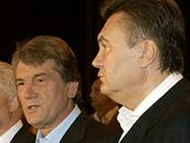 Krize skonila, ví Juenko (vlevo). S Janukovyem se dohodl na termínu voleb.