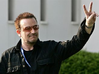 Bono na summitu G8 v nmeckm Heiligendammu