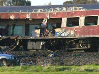 Vlak se srazil s nákladním vozem v jiní Austrálii.
