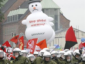 Protest v nmeckm mst Rostock proti summitu G8 (2.6.2007)