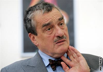 Karel Schwarzenberg se cítí dobe, k rezignaci kvli zdraví nevidí dvod.