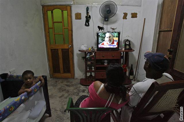 Fidel se objevil na delí dobu v televizi poprvé od loského ervence.