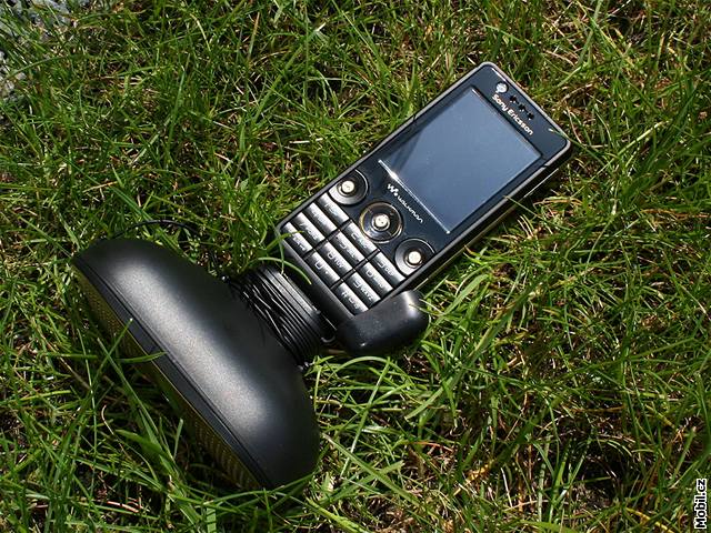 Sony Ericsson W660i a reproduktory MPS-75