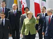 Angela Merkelová s dalími státníky na summitu G8