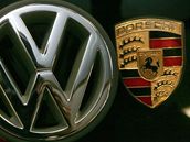 Porschovi potomci, mezi které patí vnuk a dlouholetý éf koncernu Volkswagen Ferdinand Piëch, ovládají stuttgartskou automobilku na sportovní vozy.