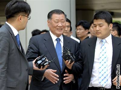 éf automobilky Hyundai ong Mong-ku opoutí 19. ervna 2007 Nejvyí soud v Soulu. Prokurátoi chtjí rozsudek  tí let vzení zdvojnásobit.