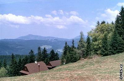 Pohled z hraniního hebene do oblasti Lysé hory