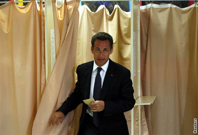 Francouzský prezident Nicolas Sarkozy u voleb do Národního shromádní