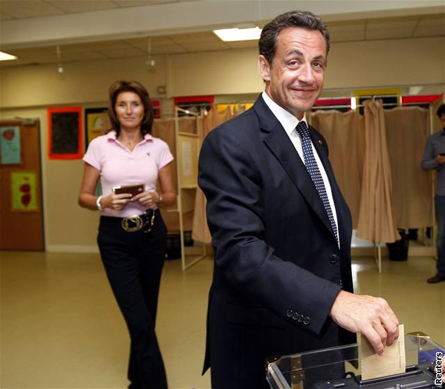 Francouzský prezident Nicolas Sarkozy u voleb do Národního shromádní