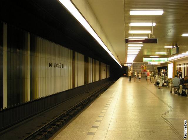 Stanice metra Dejvická