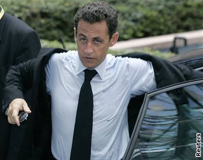 Nicolas Sarkozy se vrátil z USA a opt o sob dává vdt jako hyperaktivní prezident