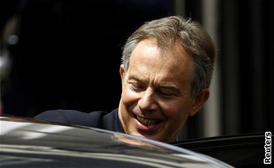 Britský Scotland Yard objednal pro expremiéra Blaira speciáln vybavené tmav edé BMW série 7 za sto tisíc liber.