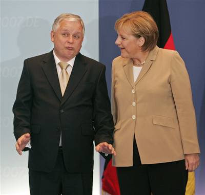 Kancléka Angela Merkelová s polským prezidentem Lechem Kaczynským na summitu v Bruselu