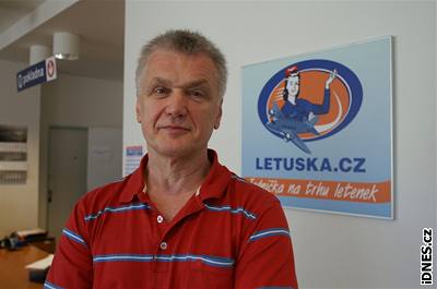 Alexej Litvin provozuje portál Letuka a neme pijít na jméno Radimu Janurovi.