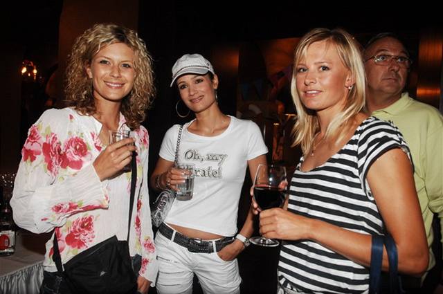 Kateina Stoesová, Klára Dolealová a jachtaka Lenka mídová na jachtaské párty v Hergetov Ciheln