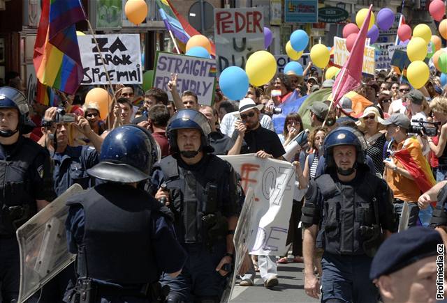 Policie zatkla v Budapeti nkolik agresivních píznivc ultrapravice
