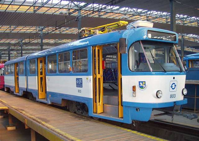 V anket zvítzil nejmodernjí model tramvaje jezdící v Praze - typ T14