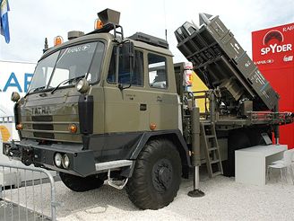 Tatra s modernm izraelskm raketometem