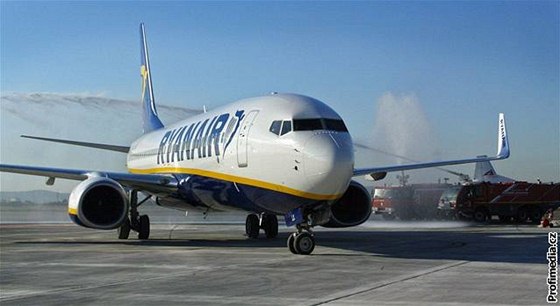 Pes internet se u odbavují ti tvrtiny cestujících spolenosti Ryanair.