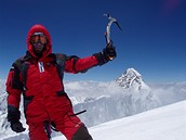 Zdenk na Broad Peak, v pozadí K2