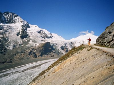 Dva mui vyrazili v Alpách na túru do hor. Ilustraní foto