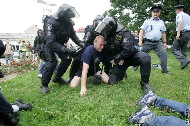 lenové Národního korporativismu ví, e spolenost na výroky o Romech slyí.