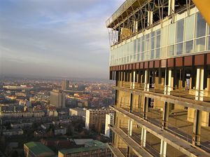 Kongresov centrum a skelet budovy ped rozenm