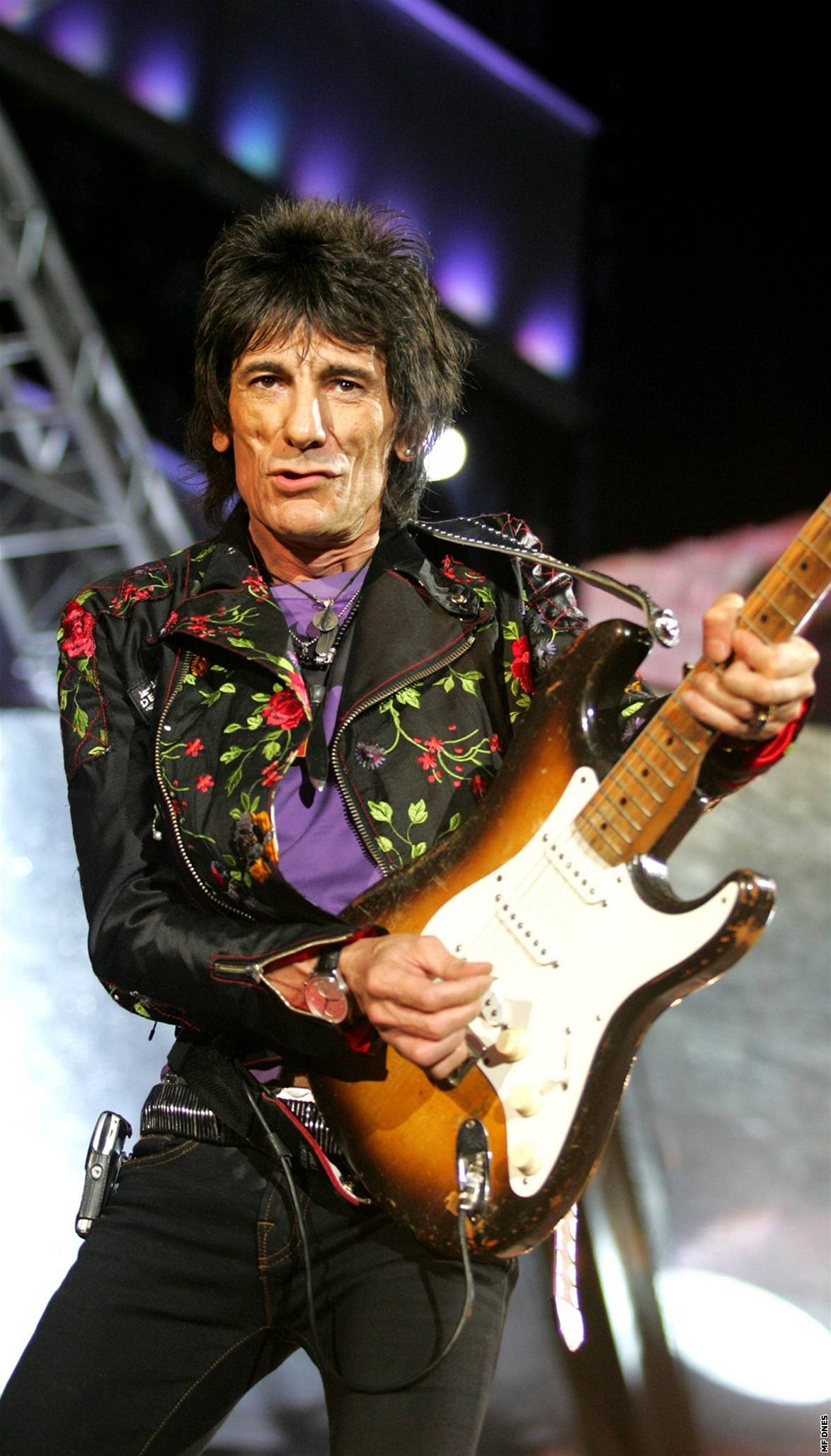 Ronnie Wood pi brnnském koncert Rolling Stones