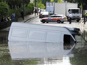 Velkou Británii trápí pívalové det, které zaplavují i dálnice