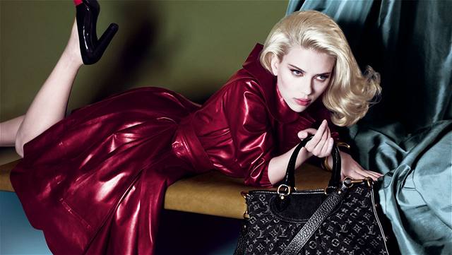 Scarlett Johansson v nové reklamní kampani znaky Louis Vuitton