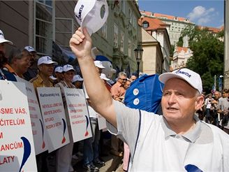 demonstrace odbor ped Snmovnou