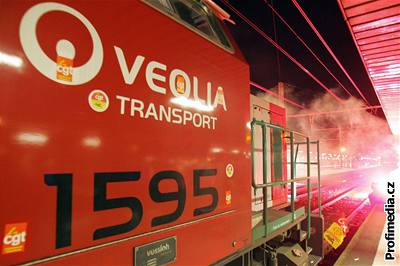 Firma Veolia Transport chce vozit cestující po esku a o ptinu levnji.