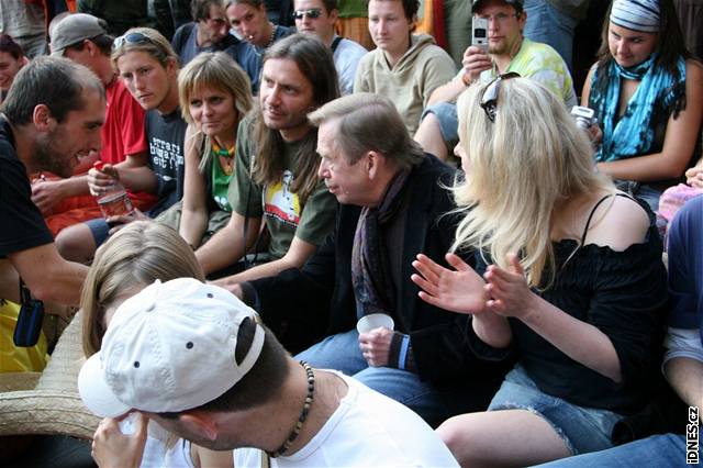 estný host festivalu Václav Havel pi vystoupení Bambini di Praga, v diskusi s návtvníky