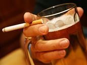 Typickým znakem závislosti na alkoholu je to, e se vytváí postupn.