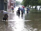 Zaplavené jsou i ulice hlavního msta Pchjongjangu.