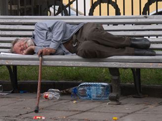Radnice argumentuje tím, e bezdomovci vyvolávají bezpenostní problémy a vadí obyvatelm
