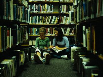 Studentky v knihovn