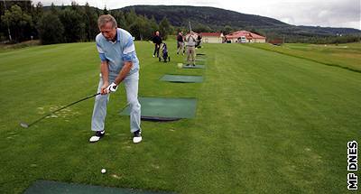 Topolánkovi pouívají peníze pro studenty na organizování golfových turnaj.