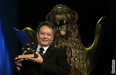Ang Lee dostal Zlatého lva u v roce 2005 za film Zkrocená hora