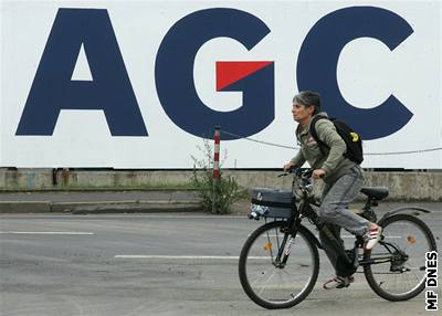 Sklárna Glaverbel od úterka rozváí své výrobky pod znakou firmy AGC.