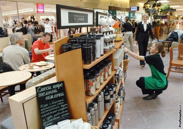 Sí kaváren Starbucks se rozíila. Novou poboku otevela v Rusku.