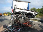 Jednou ze sobotních nehod byla sráka kamion na D5. idi jednoho zemel.