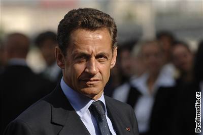Sarkozy hodlá partnery z NATO ujistit o francouzské angaovanosti.