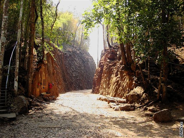 Thajsko, Kanchanaburi. Most pes eku Kwai.