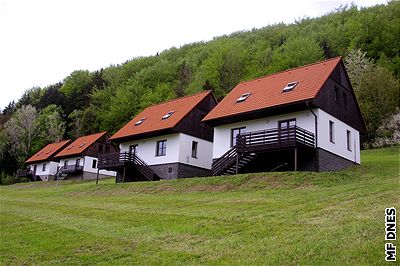 Zájem o stavbu rekreaních domk v Krkonoích je stále velký. Na snímku holandská vesnika ve Stárkov.