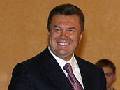 Prorusky orientovaný premiér Viktor Janukovy. Práv jeho vleklé spory s prezidentem Juenkem pivedly zemi k pedasným volbám.