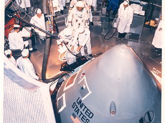 Nstup kosmonaut do Apolla 1