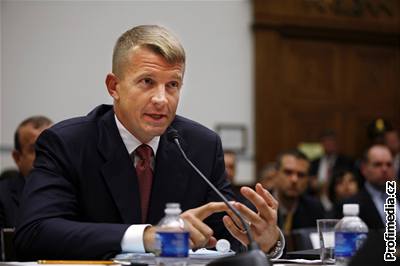 éf Blackwateru Erik Prince obhajoval ve stedu v Kongresu své mue. Snmovna ale chce, aby podléhali americkému trestnímu právu