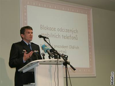 Tisková konference - blokování mobilních telefon na základ výrobních ísel