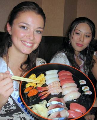 Veronika Pompeová v japonském sushi baru